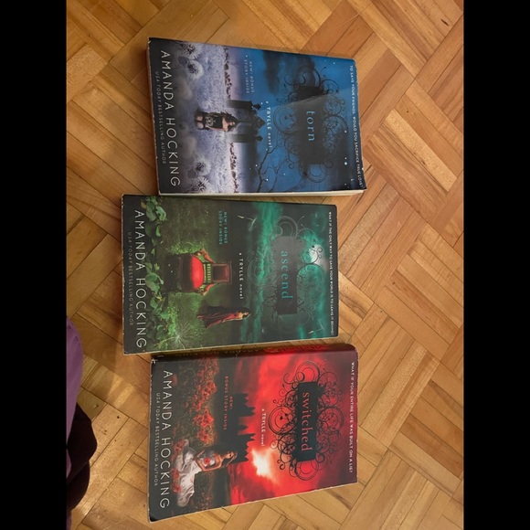 Books amazing hocking series - Picture 2 of 2